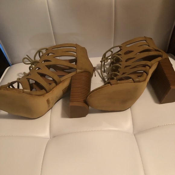 Heels - Picture 3 of 3